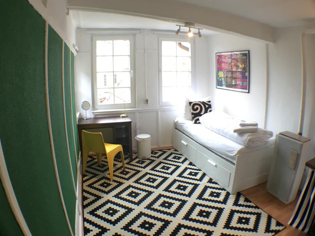 Privatzimmer In Bester Altstadtlage Tubingen Ruang foto
