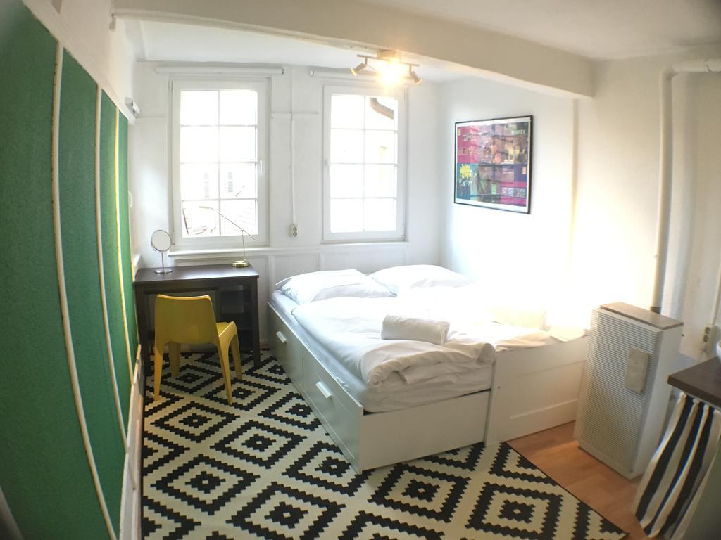 Privatzimmer In Bester Altstadtlage Tubingen Ruang foto