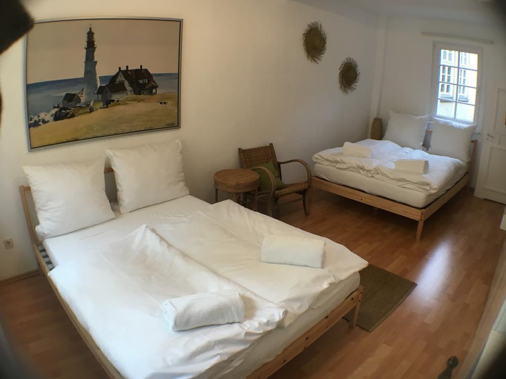 Privatzimmer In Bester Altstadtlage Tubingen Ruang foto