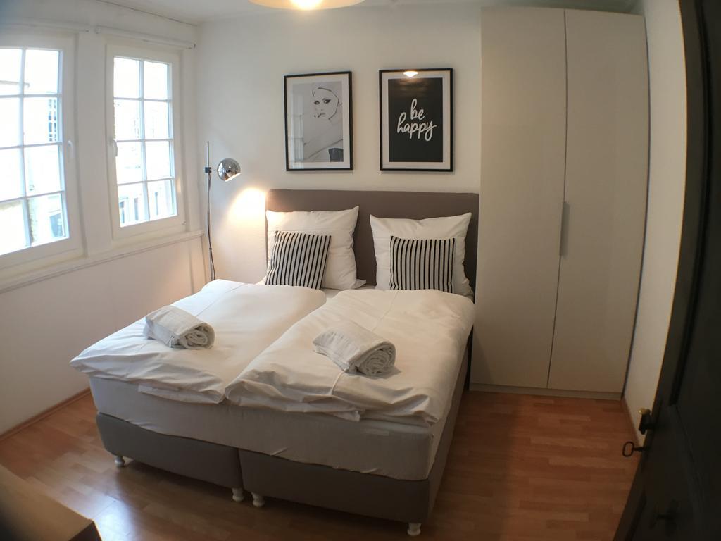 Privatzimmer In Bester Altstadtlage Tubingen Ruang foto