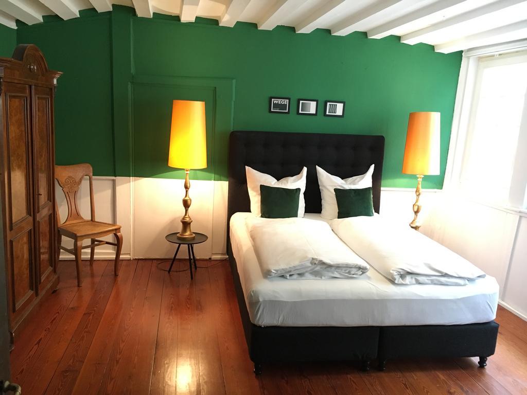 Privatzimmer In Bester Altstadtlage Tubingen Ruang foto